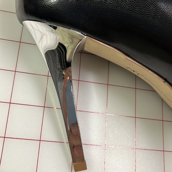 INC NIB Silver Metallic 4" Heel Black Leather Peep Toe Party Holiday Pump SZ 10 - Picture 5 of 12